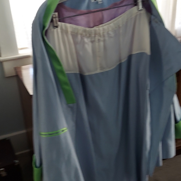 Two piece suit - Picture 3 of 3